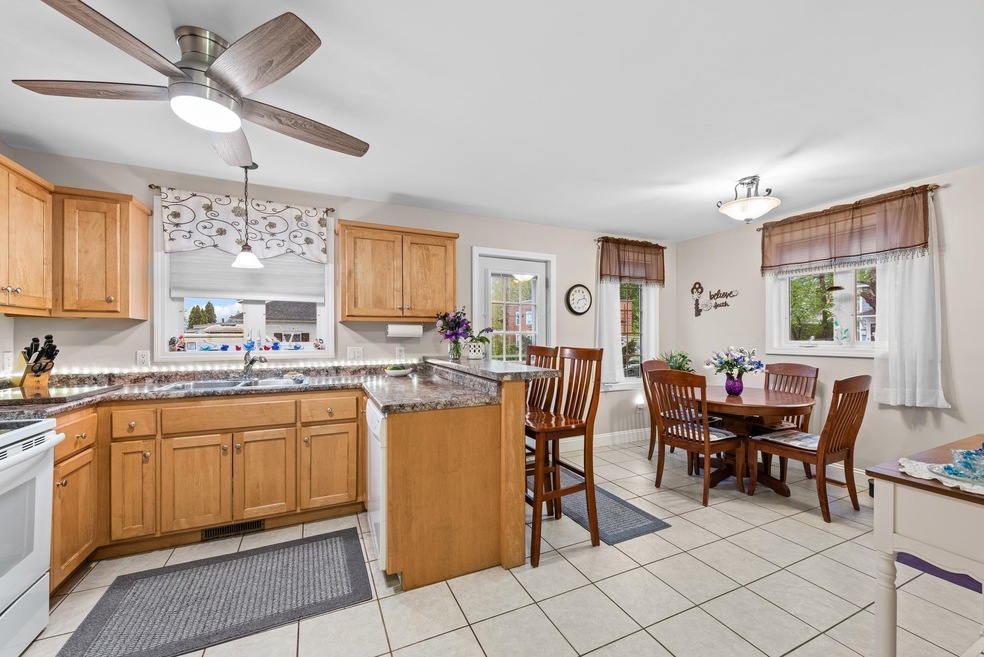 33 W Elmhurst Ave unit D, Manchester, NH 03103 - photo 1