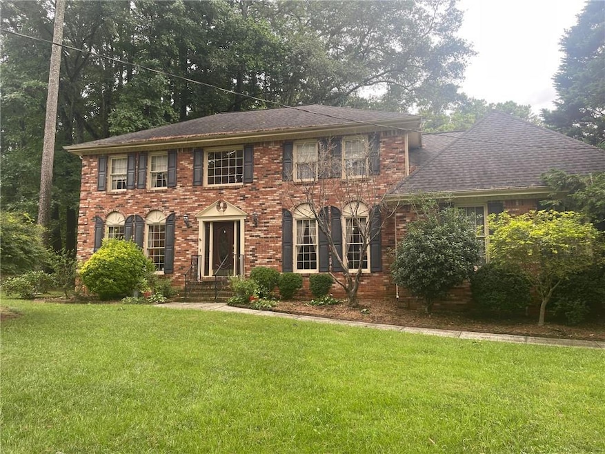 Colonial house with a front yard