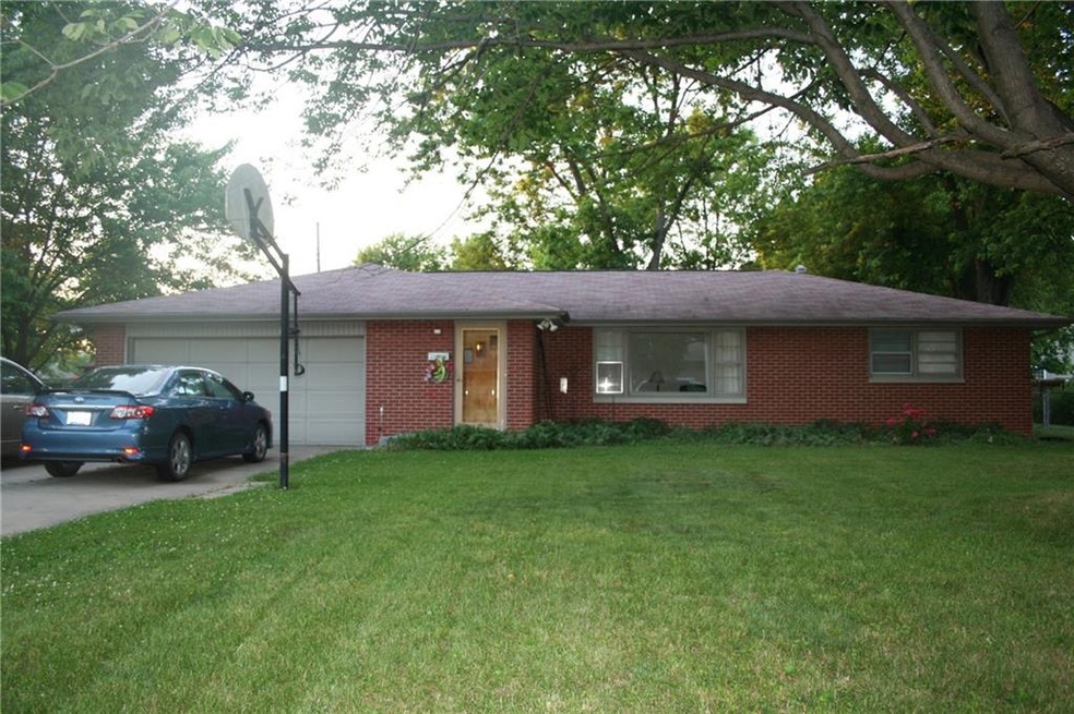 3360 Hillcrest Dr, Columbus, IN 47203 - photo 1