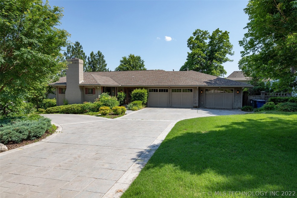 Approx 3000 sq ft house + 1200+ sq ft of garage sp