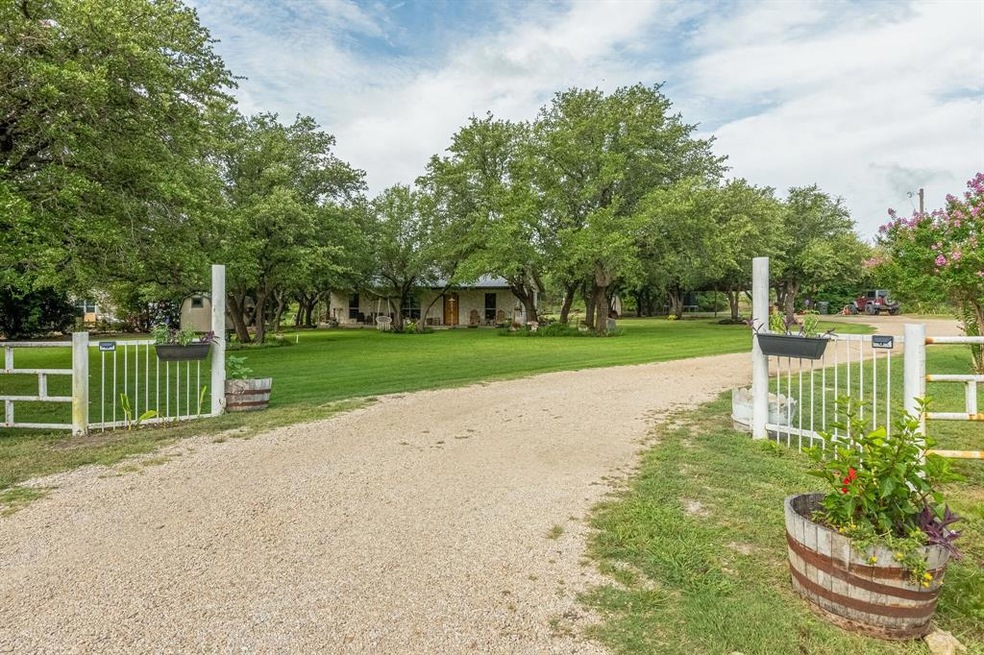 124 Ridgeview Dr, Azle, TX 76020 - photo 1