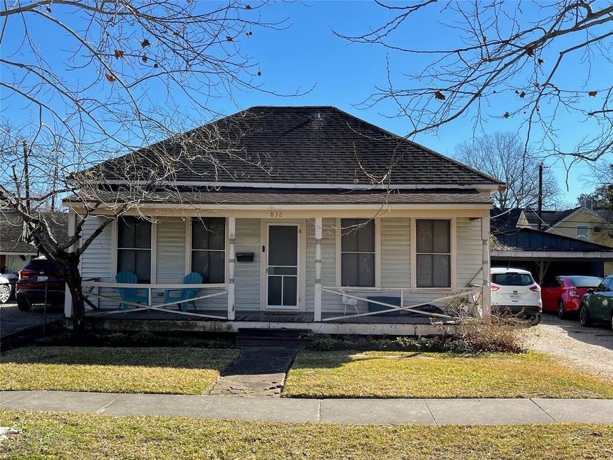 838 Arlington St, Houston, TX 77007 - photo 1