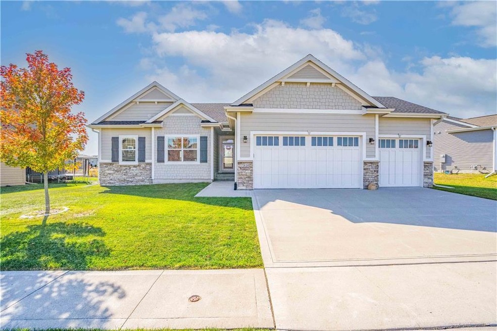 7916 NW 95th St, Johnston, IA 50131 - photo 1