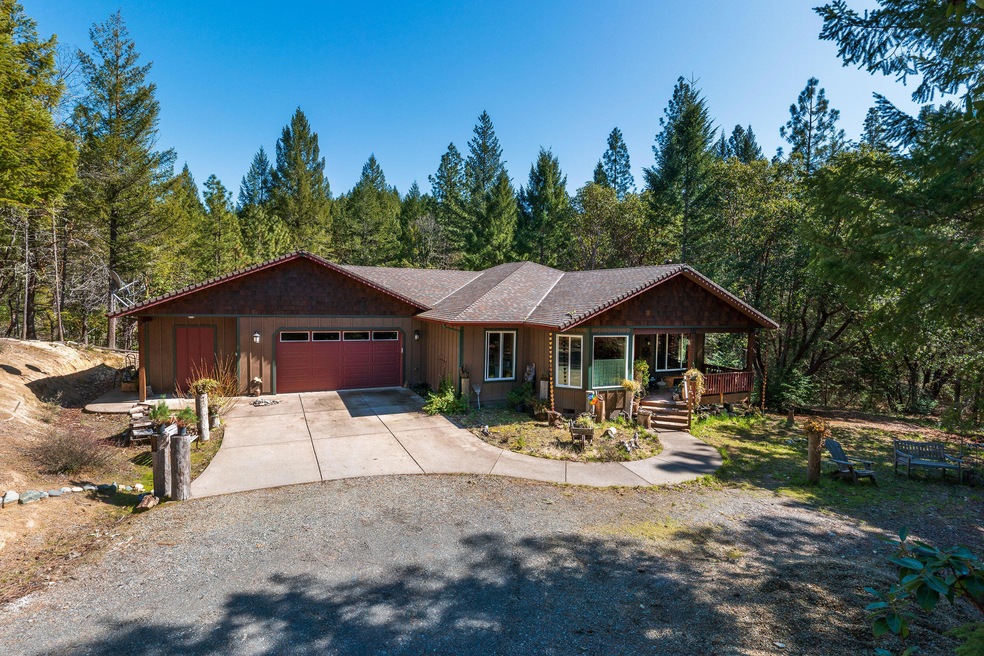 461 Wolf Song Dr, Grants Pass, OR 97526 - photo 1