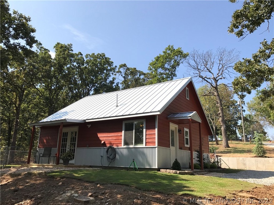 Fantastic little home! Hardy Plank siding with a m