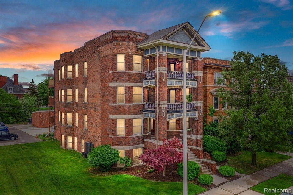 242 E Palmer St unit 4, Detroit, MI 48202 - photo 1