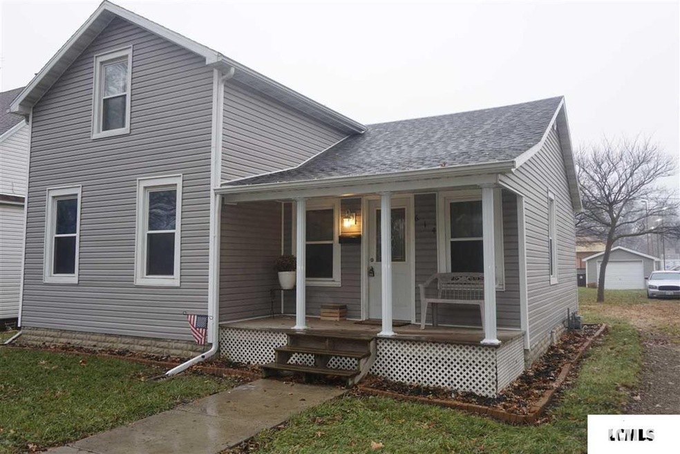 614 Lincoln Ave, Lincoln, IL 62656 - photo 1