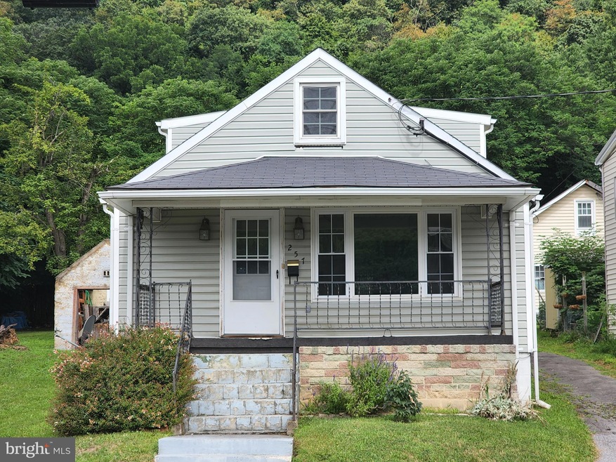 257 N Washington St, Berkeley Springs, WV 25411 - photo 1