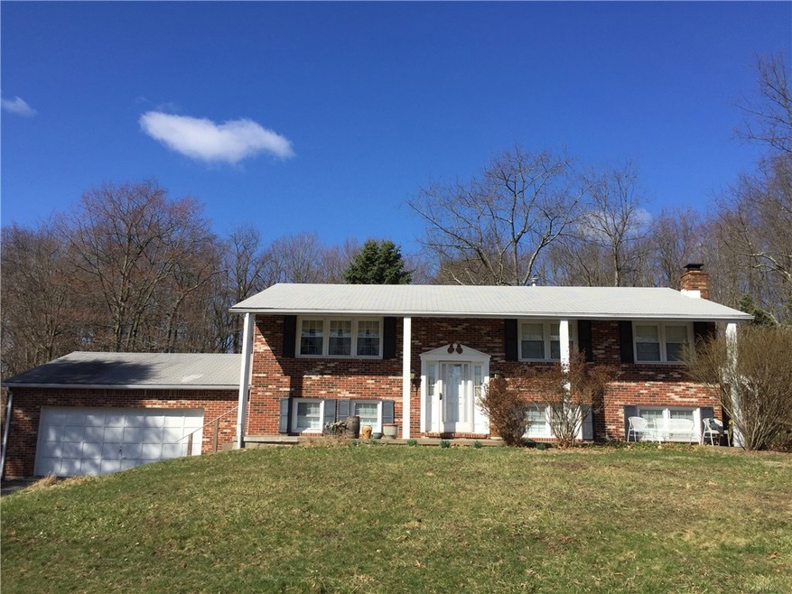 Charming, spacious, split level home in Hopewell s