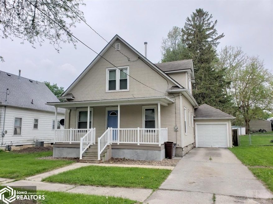 419 E 2nd St S, Newton, IA 50208 - photo 1