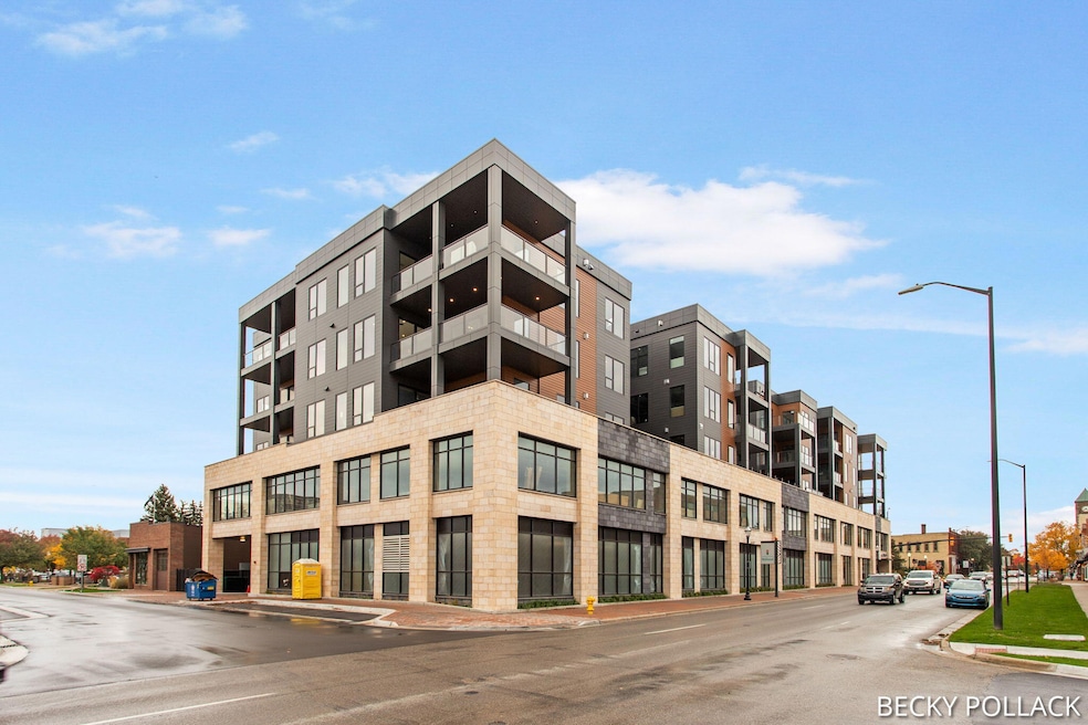 9-web-or-mls-159 S River Ave 303, Hollan