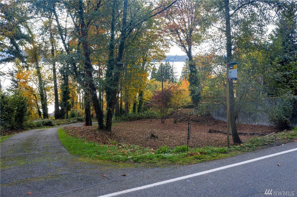 8253 W Mercer Way, Mercer Island, WA 98040 - photo 1