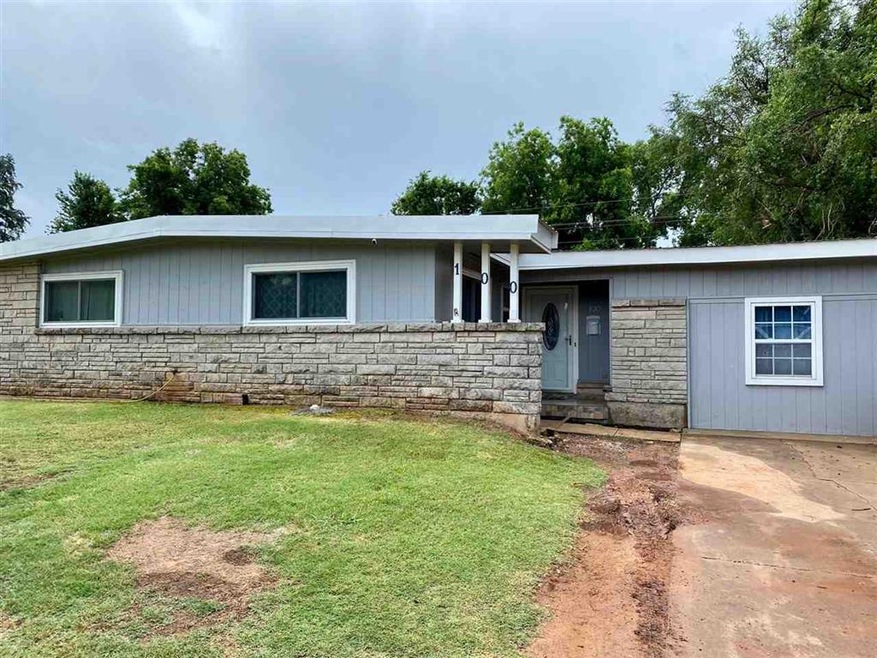 100 Forest Hills Dr, Duncan, OK 73533 - photo 1