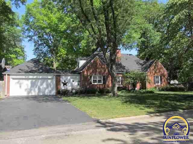 2042 SW Birchwood Ln, Topeka, KS 66604 - photo 1