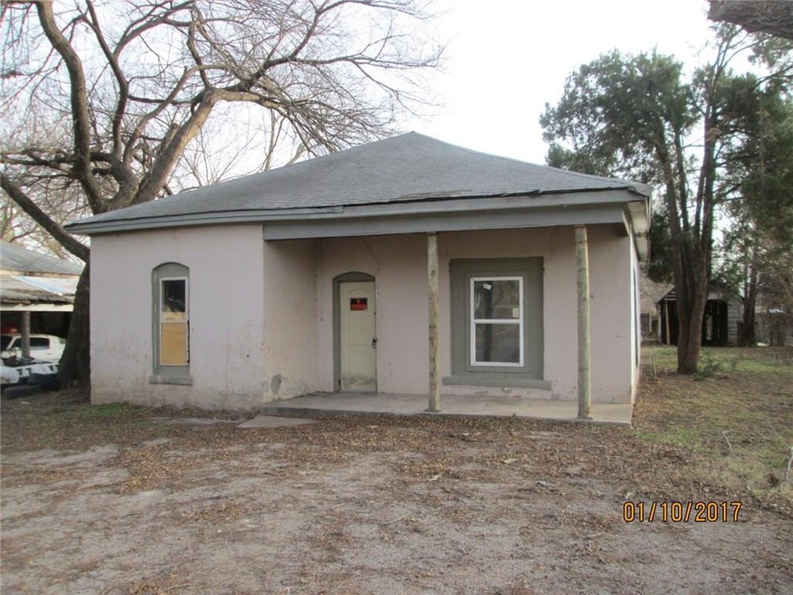 Stucco house close to Lexington school