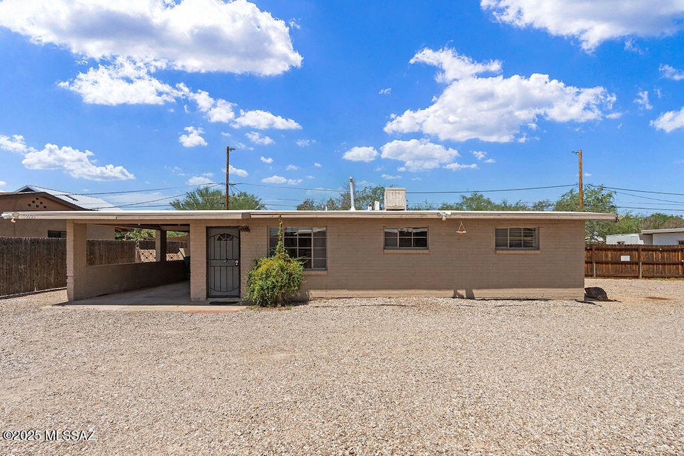 2135 N Columbus Blvd, Tucson, AZ 85712 - photo 1