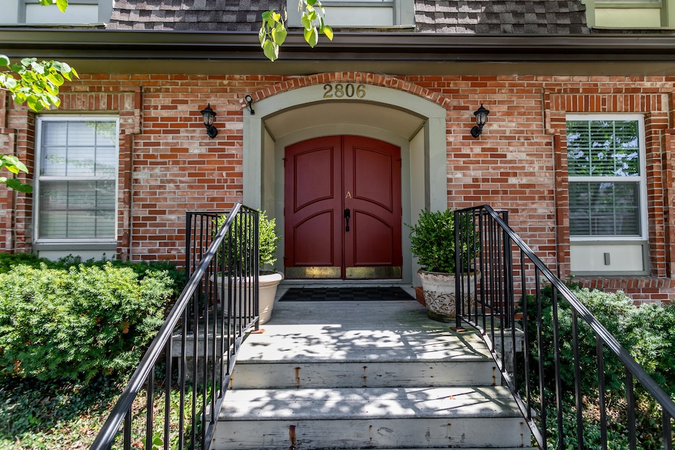 2806 Building entry