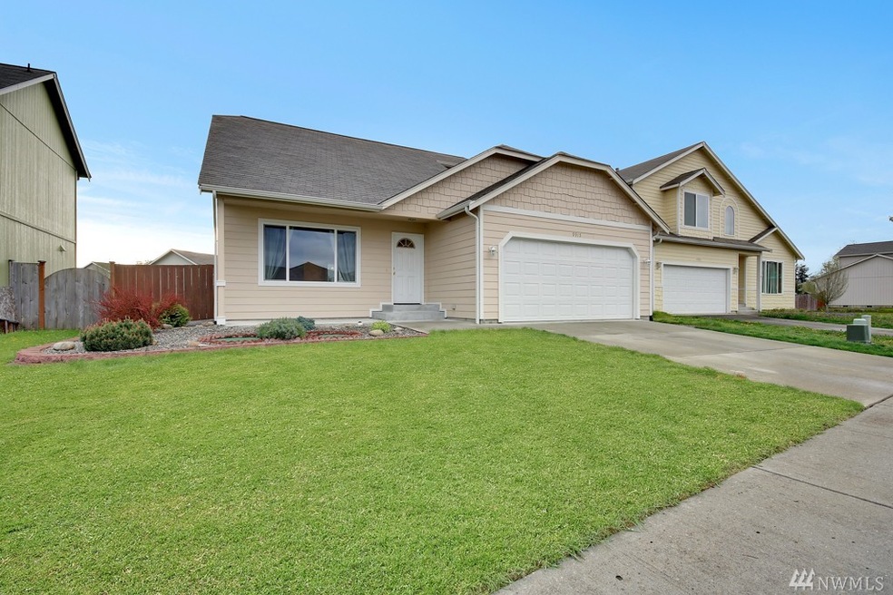 9915 Greenleaf Loop SE, Yelm, WA 98597 - photo 1