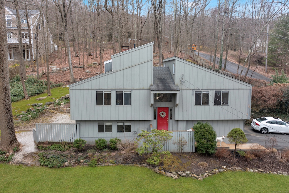 67 Mamanasco Rd, Ridgefield, CT 06877 - photo 1