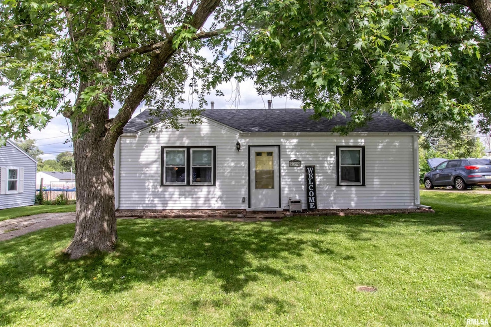 7315 Volquardsen Ave, Davenport, IA 52806 - photo 1