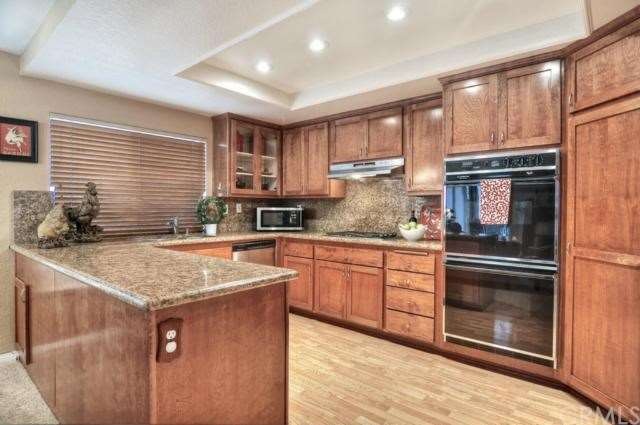Gorgeous, Upgraded Kitchen!