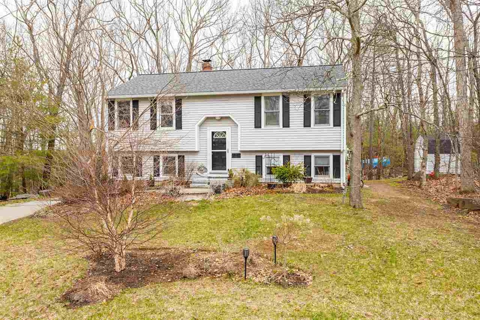 Welcome to 7 Folsom Drive!! This home has received a new roof & new granite entry steps, just a couple of the updates that have been done. With vinyl siding and composite decking, future maintenance is reduced!