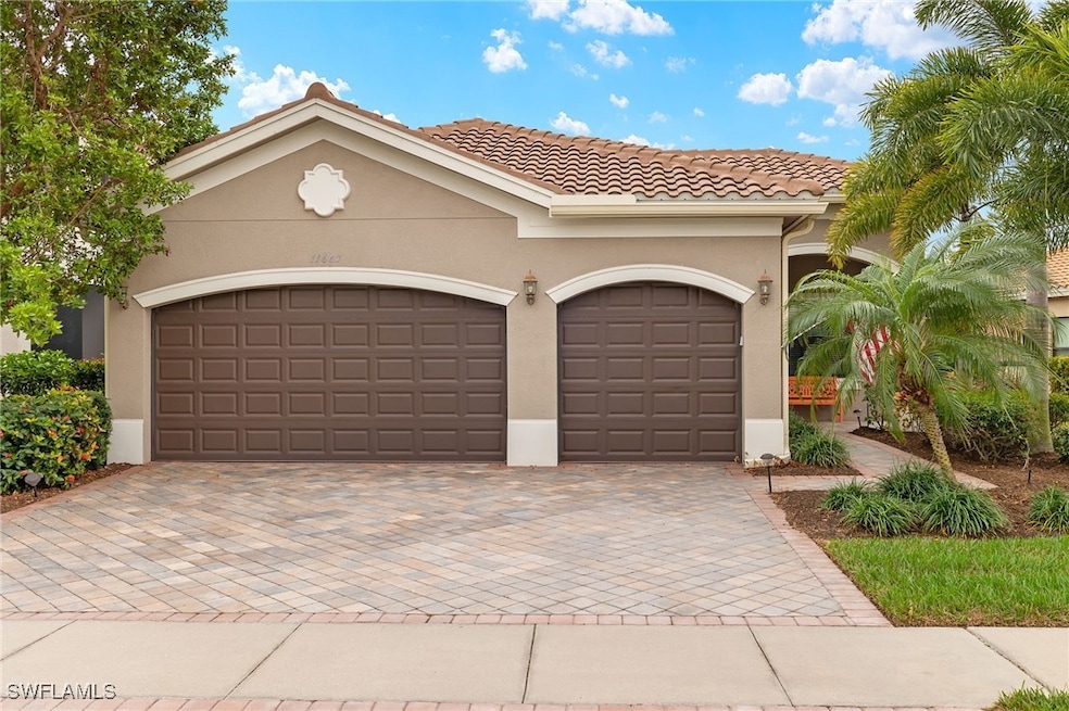 View of front of home featuring a 3 car garage and