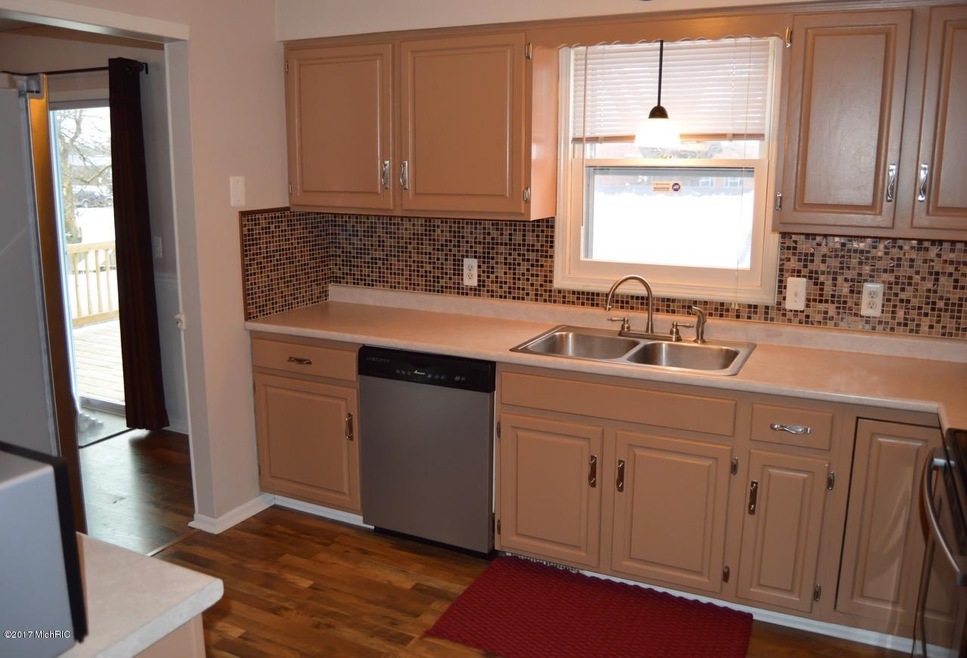 413 Anderson Dr, Wayland, MI 49348 - photo 1