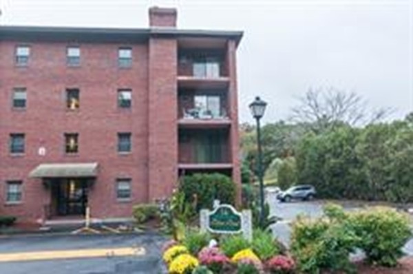 Totten Pond Village unit 26A, Waltham, MA 02451 - photo 1