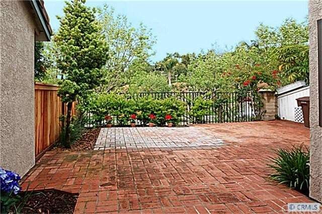 HUGE BACKYARD W/ LOVELY MOUNTAIN VIEWS & PEEK-A-BO