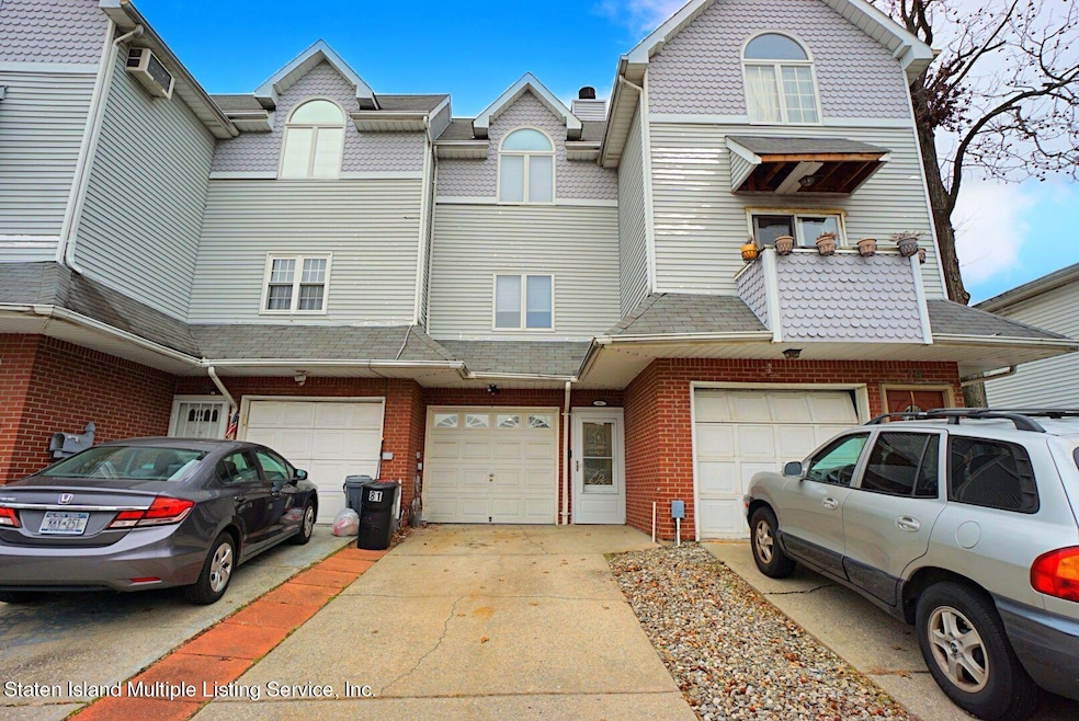 81 Moffett Street