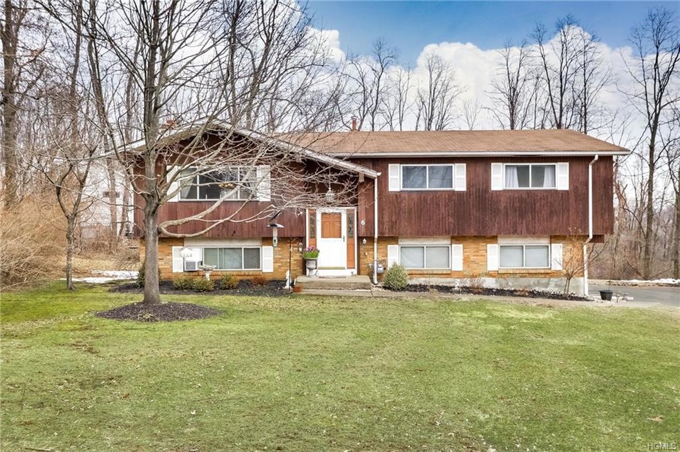 6 Newport Ct, Suffern, NY 10901 - photo 1