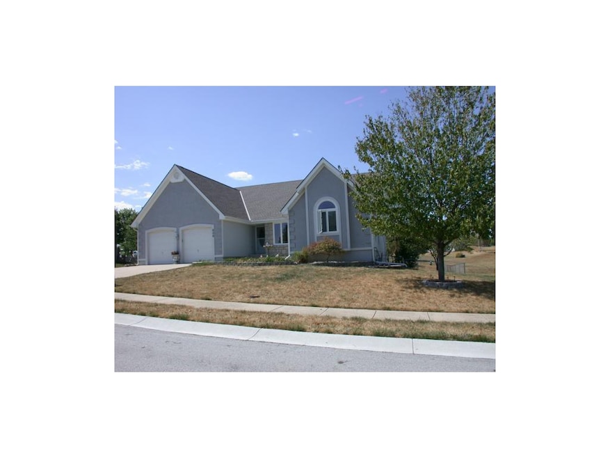 608 Condor St, Raymore, MO 64083 - photo 1