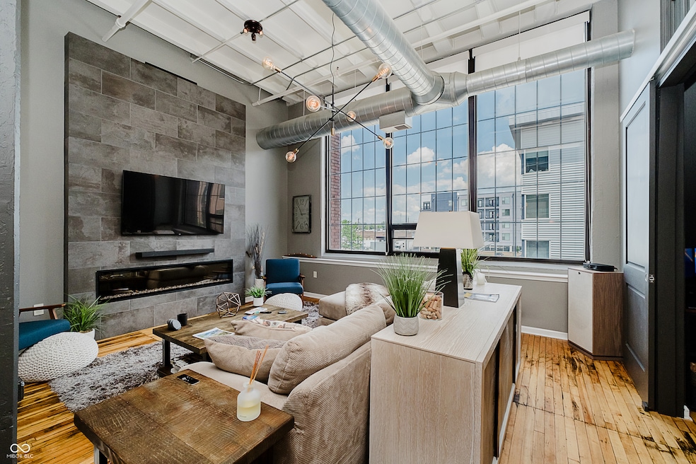 624 E Walnut St unit 26, Indianapolis, IN 46204 - photo 1