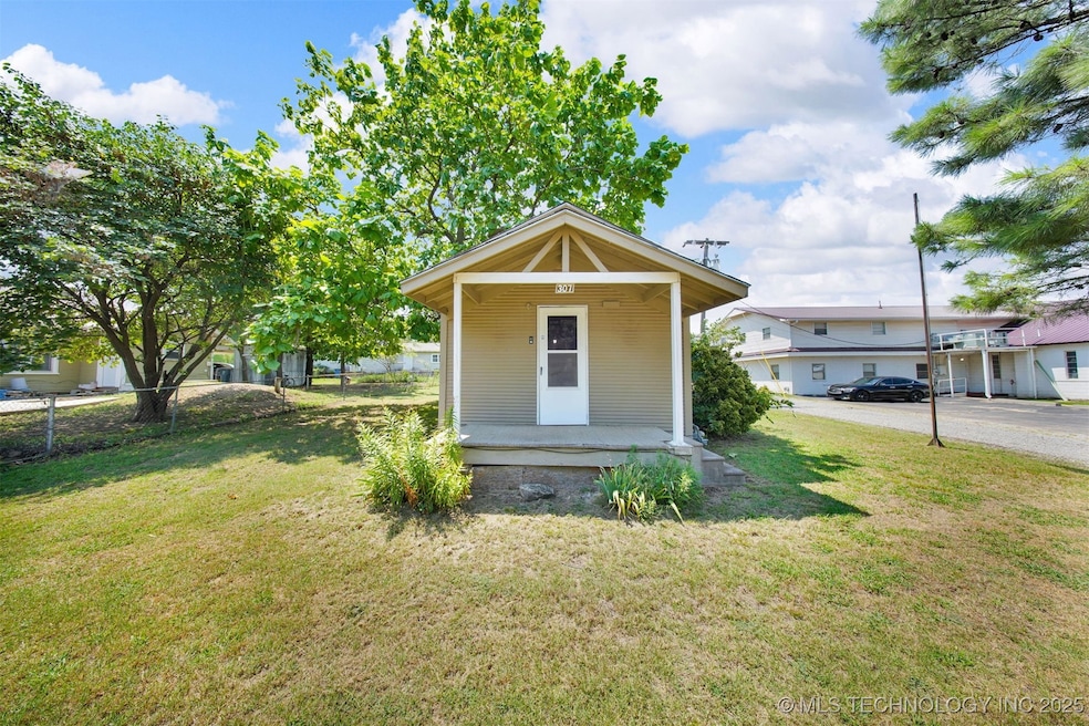 307 N Hartman Ave, Cushing, OK 74023 - photo 1