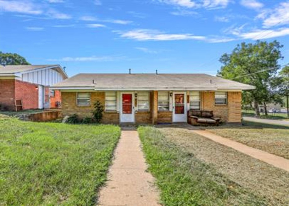 830 W Texas St unit A, Denison, TX 75020 - photo 1