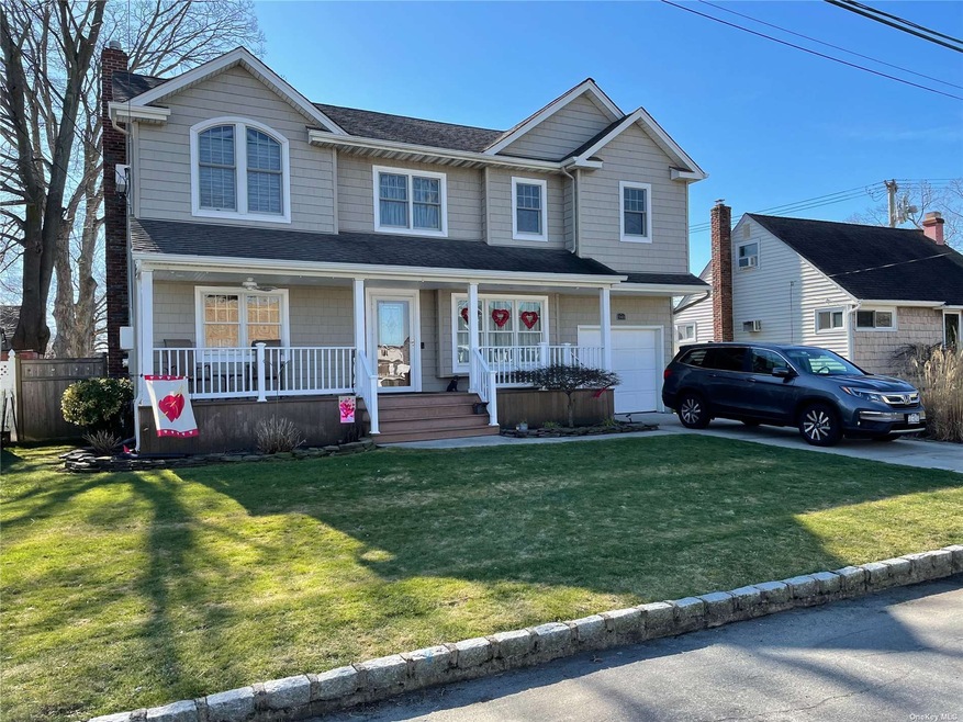 341 29th St, Lindenhurst, NY 11757 - photo 1