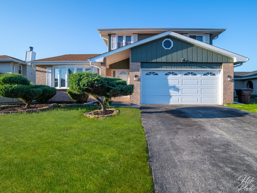 4136 Cambridge Cir, Country Club Hills, IL 60478 - photo 1