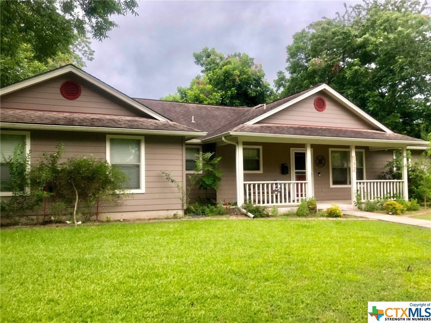 833 Bismark St, Seguin, TX 78155 - photo 1