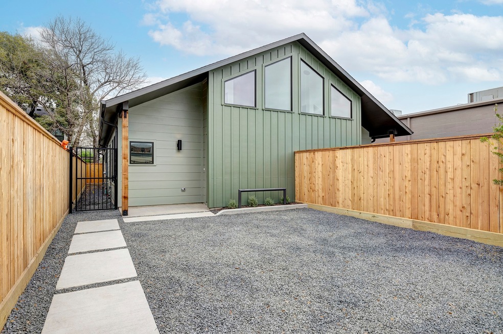 1717 Airline Dr unit A, Houston, TX 77009 - photo 1