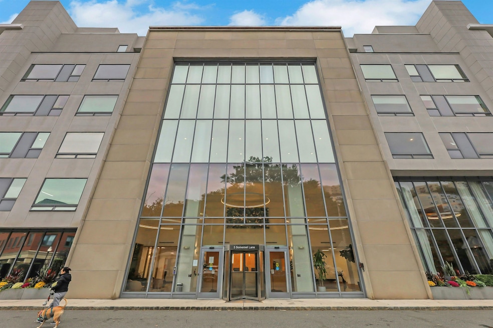 Glass House unit 109, Edgewater, NJ 07020 - photo 1