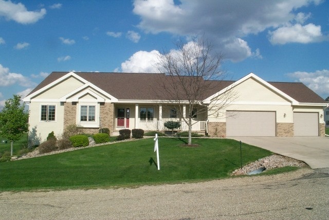 4969 Highwood Cir, Middleton, WI 53562 - photo 1