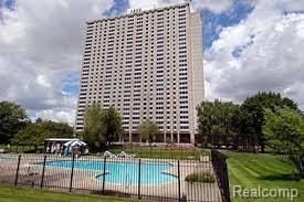 backbuilding and pool.jpg