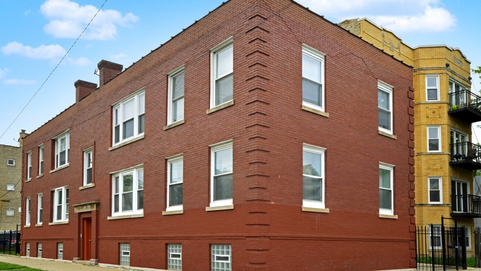 This well maintained Brick 4 flat has many recent