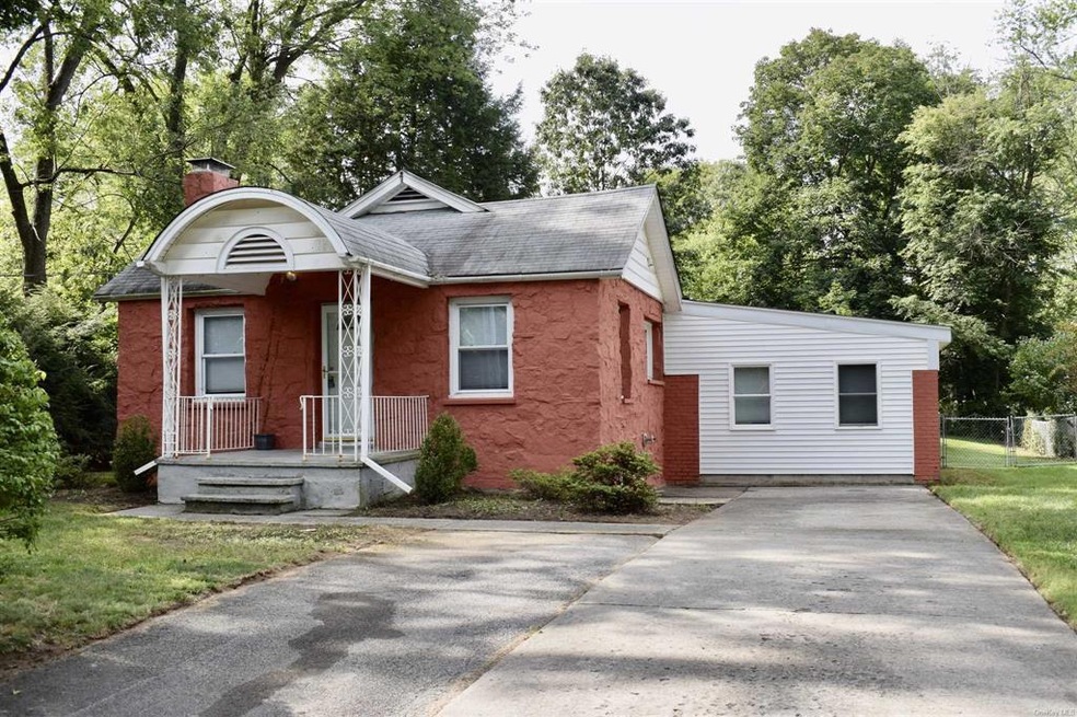 7 Townsend Blvd, Poughkeepsie, NY 12603 - photo 1