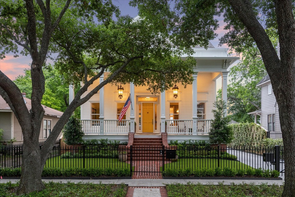 1522 Arlington St, Houston, TX 77008 - photo 1