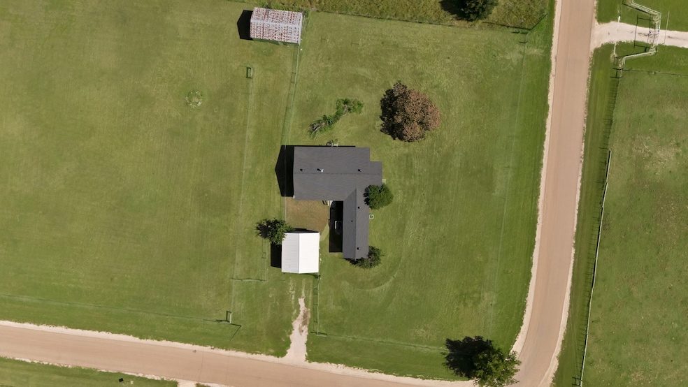 201 Fox Run Rd, Cleburne, TX 76033 - photo 1