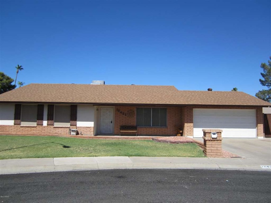 Front of Home, Large Lot