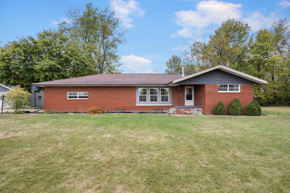 402 S 4th St, Chatsworth, IL 60921 - photo 1