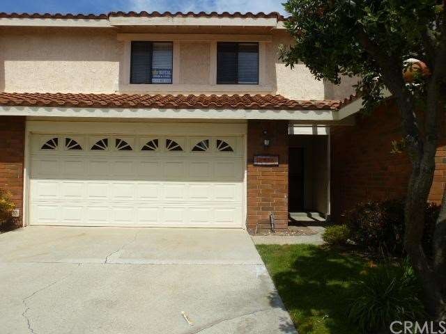 Ideally Situated off Back Entrance off Sunrise